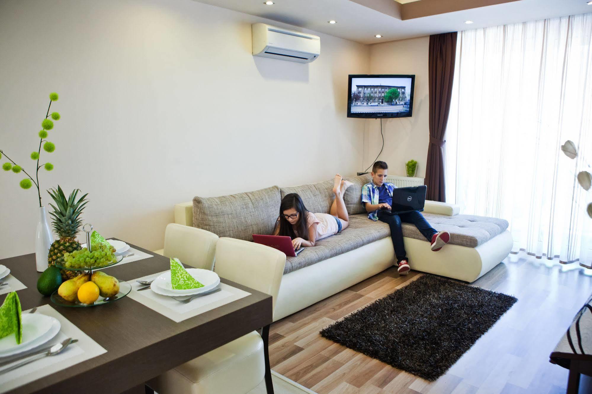 Nemeth Apartmanok ชาร์วาร์ ภายนอก รูปภาพ