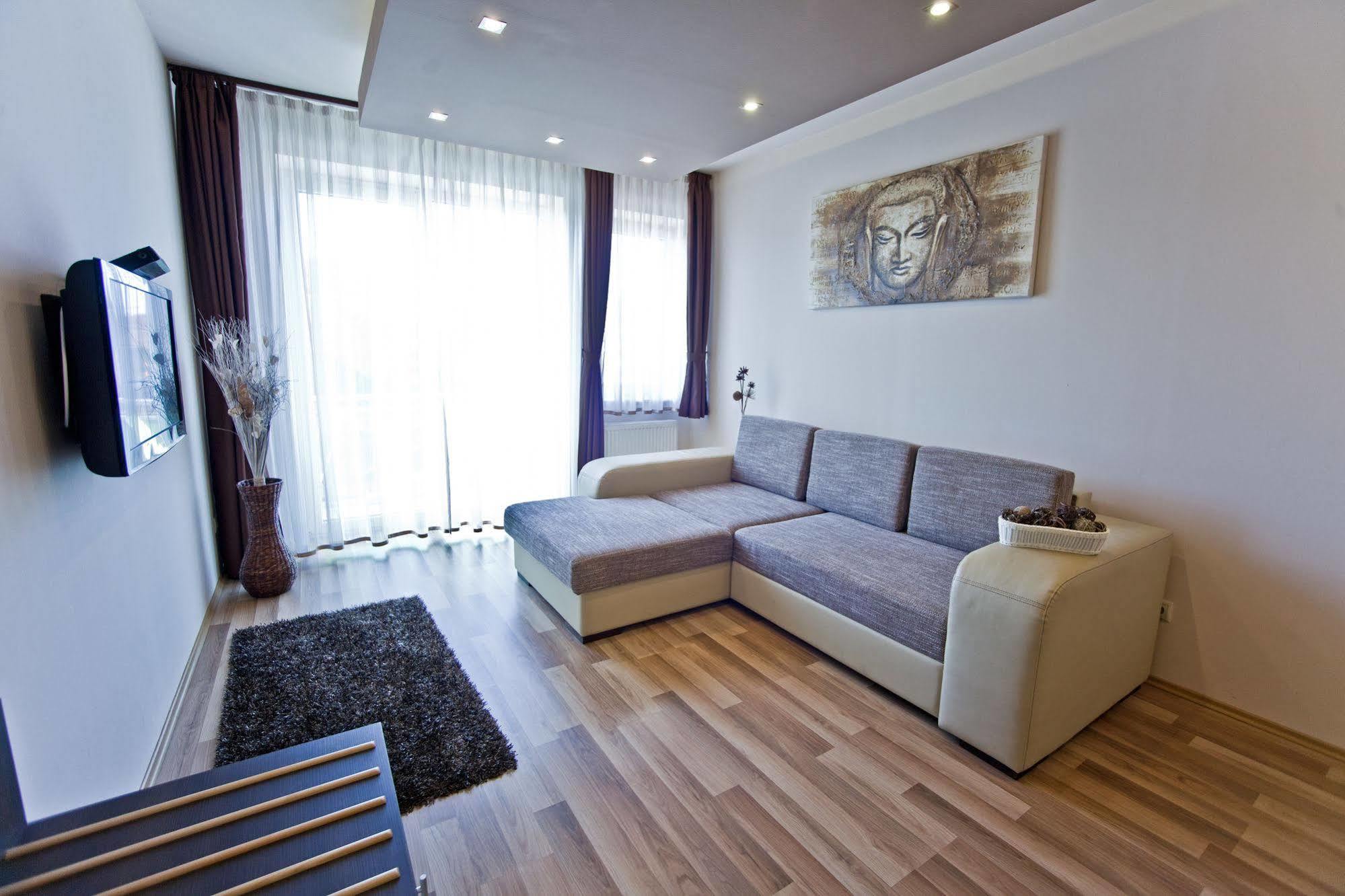 Nemeth Apartmanok ชาร์วาร์ ภายนอก รูปภาพ